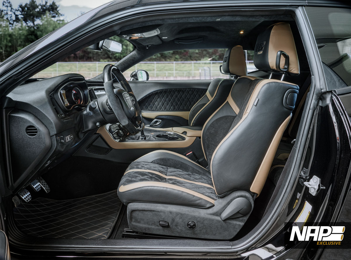 NAP Exclusive Dodge Challenger interior Presse 23